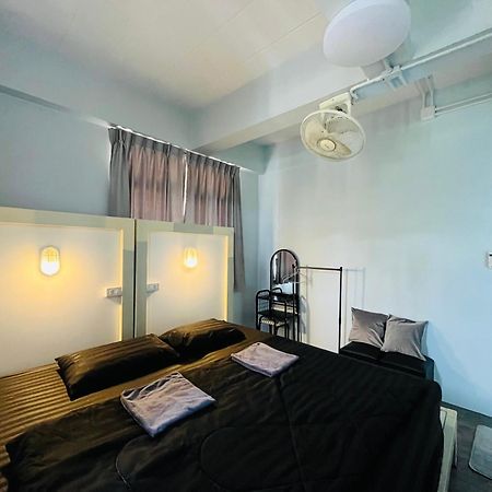 Patone Hostel Ayutthaya Bagian luar foto