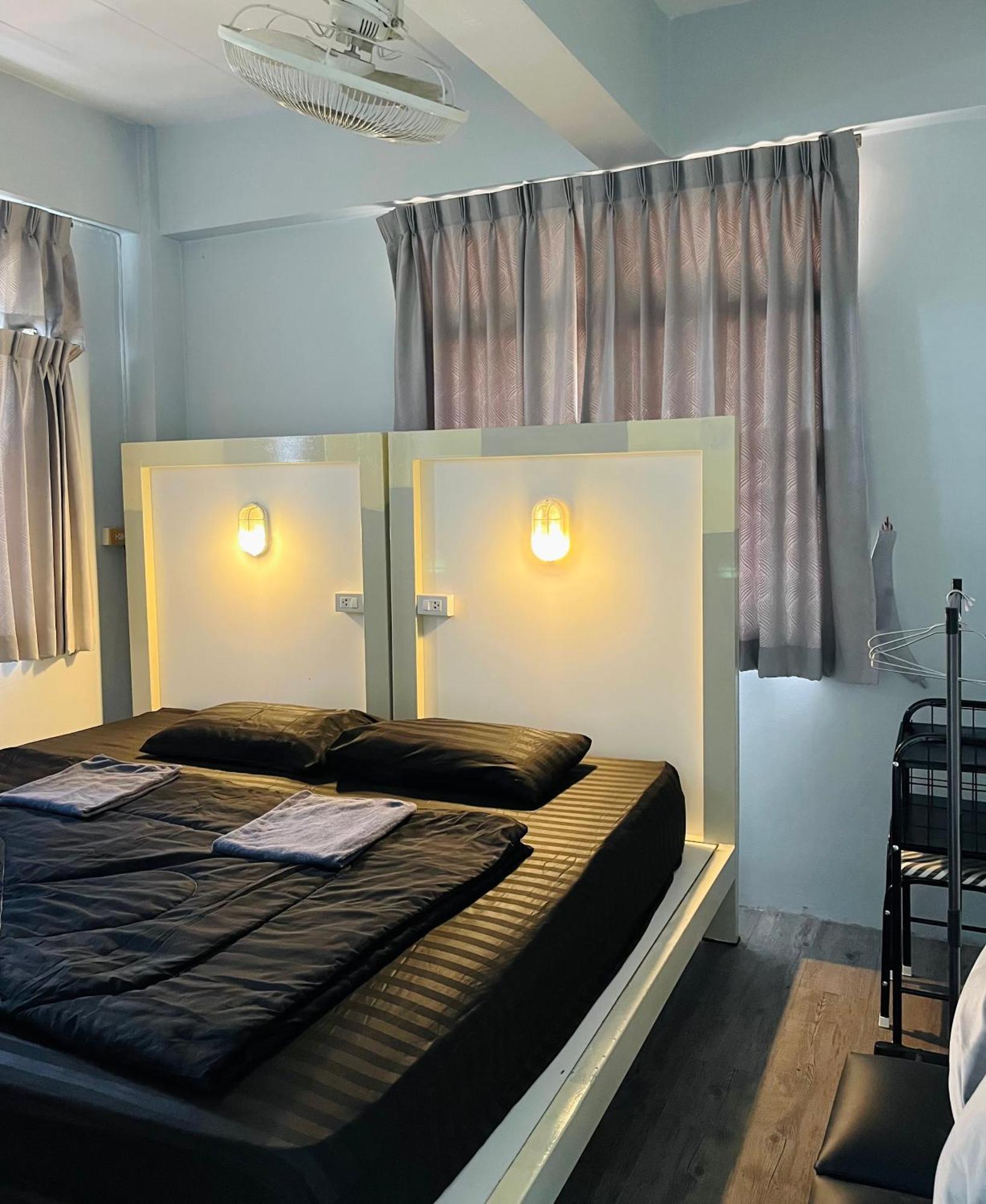 Patone Hostel Ayutthaya Bagian luar foto