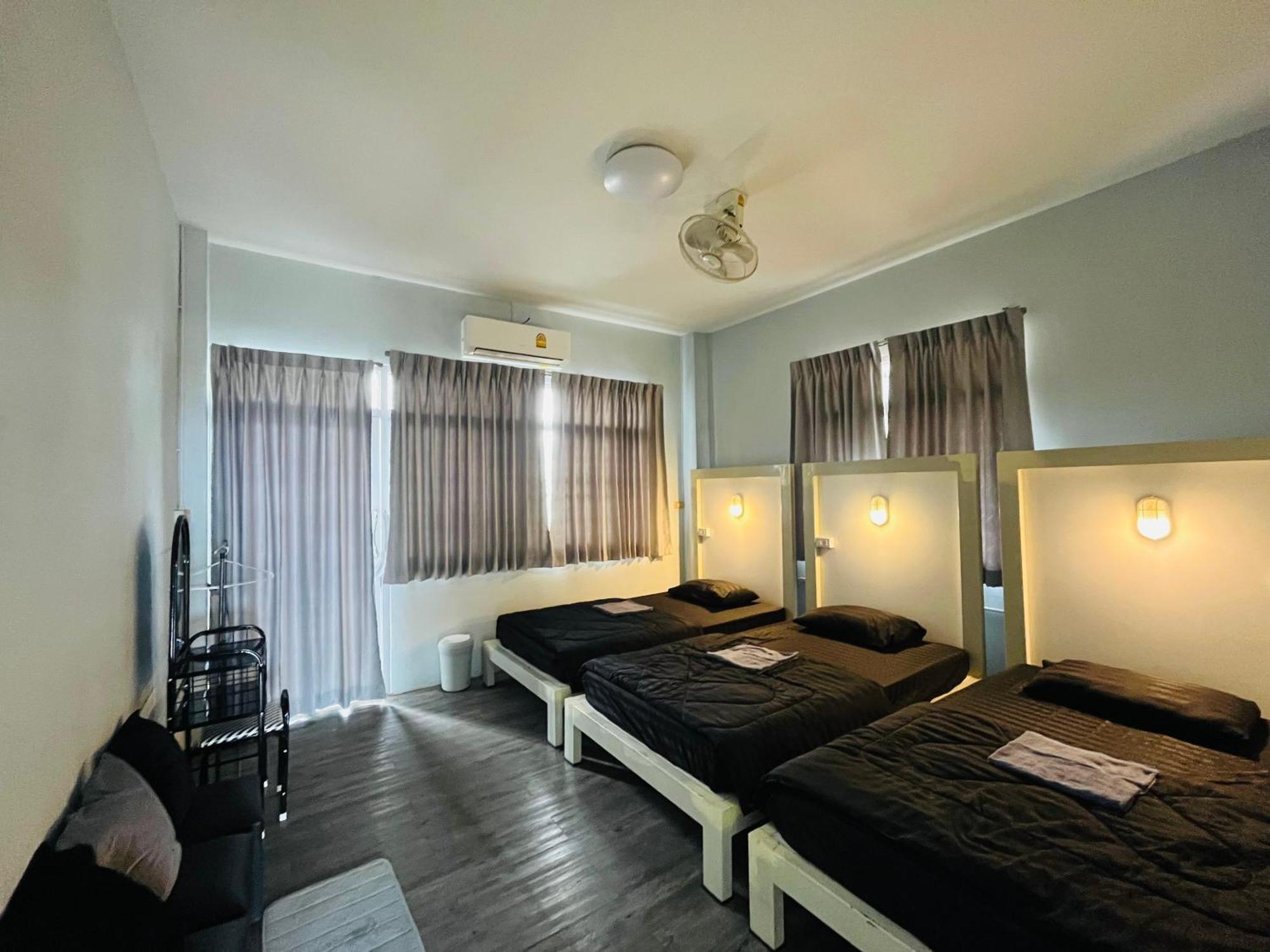Patone Hostel Ayutthaya Bagian luar foto