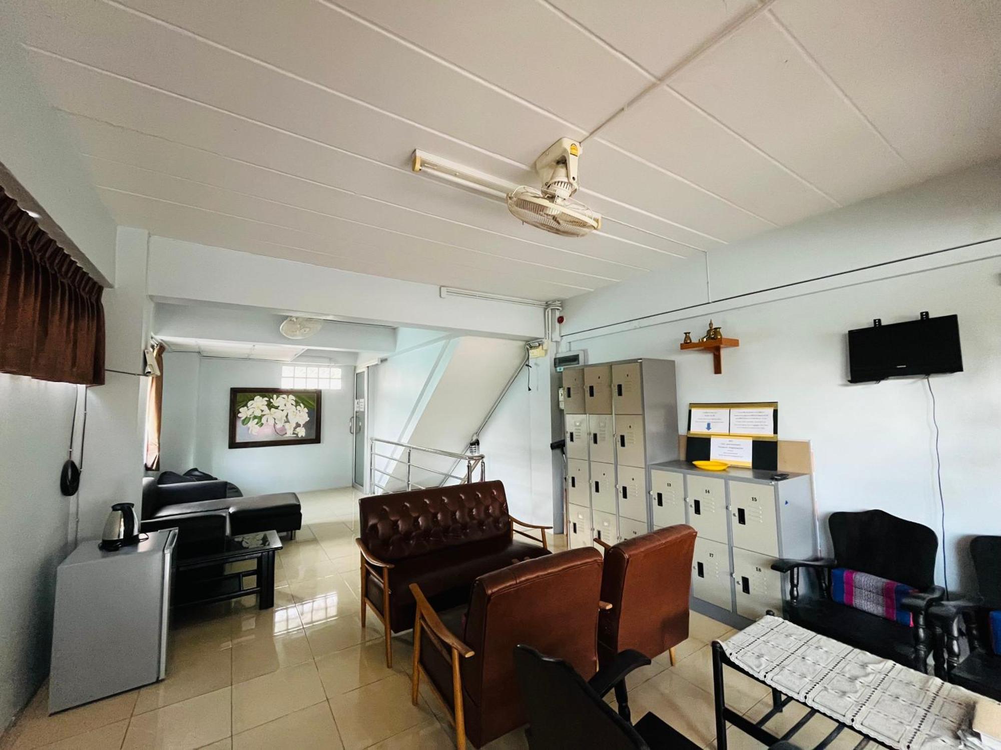 Patone Hostel Ayutthaya Bagian luar foto