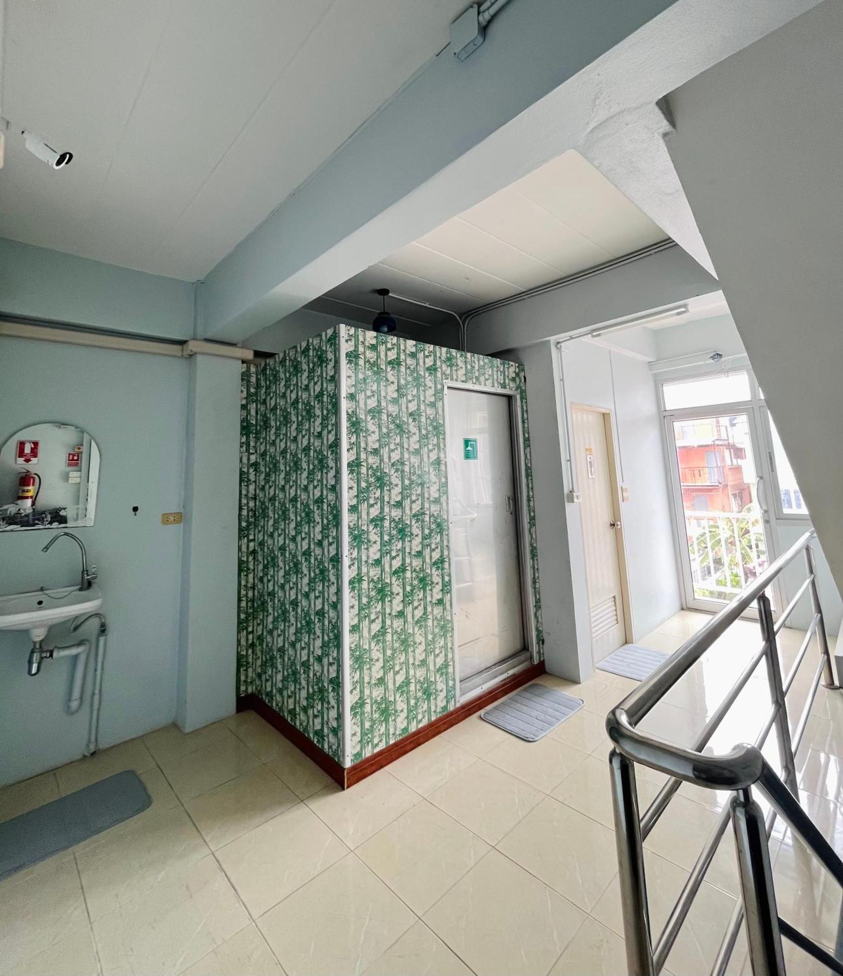 Patone Hostel Ayutthaya Bagian luar foto